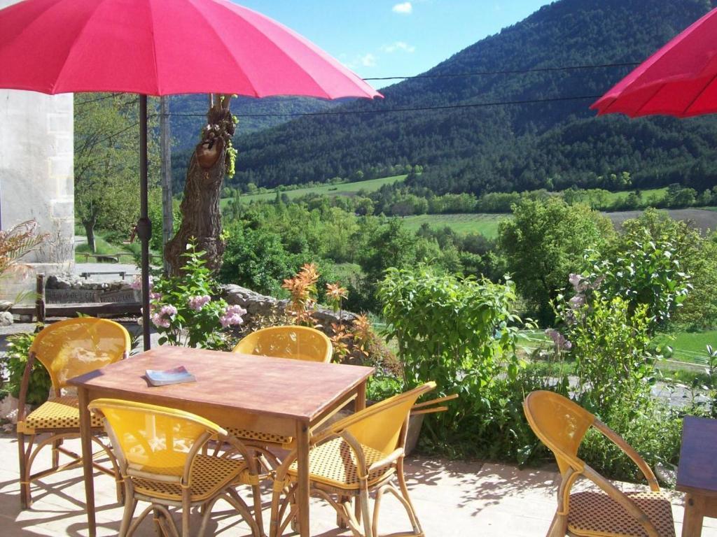 Le Vin de l'Eté Bed and Breakfast Ponet-et-Saint-Auban Esterno foto